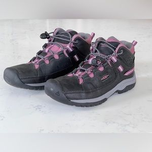 Girls Keen Hiking boots Size 4 gently used